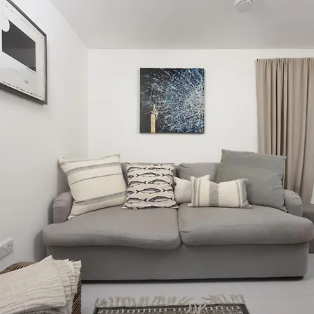 8 Millpool Mousehole